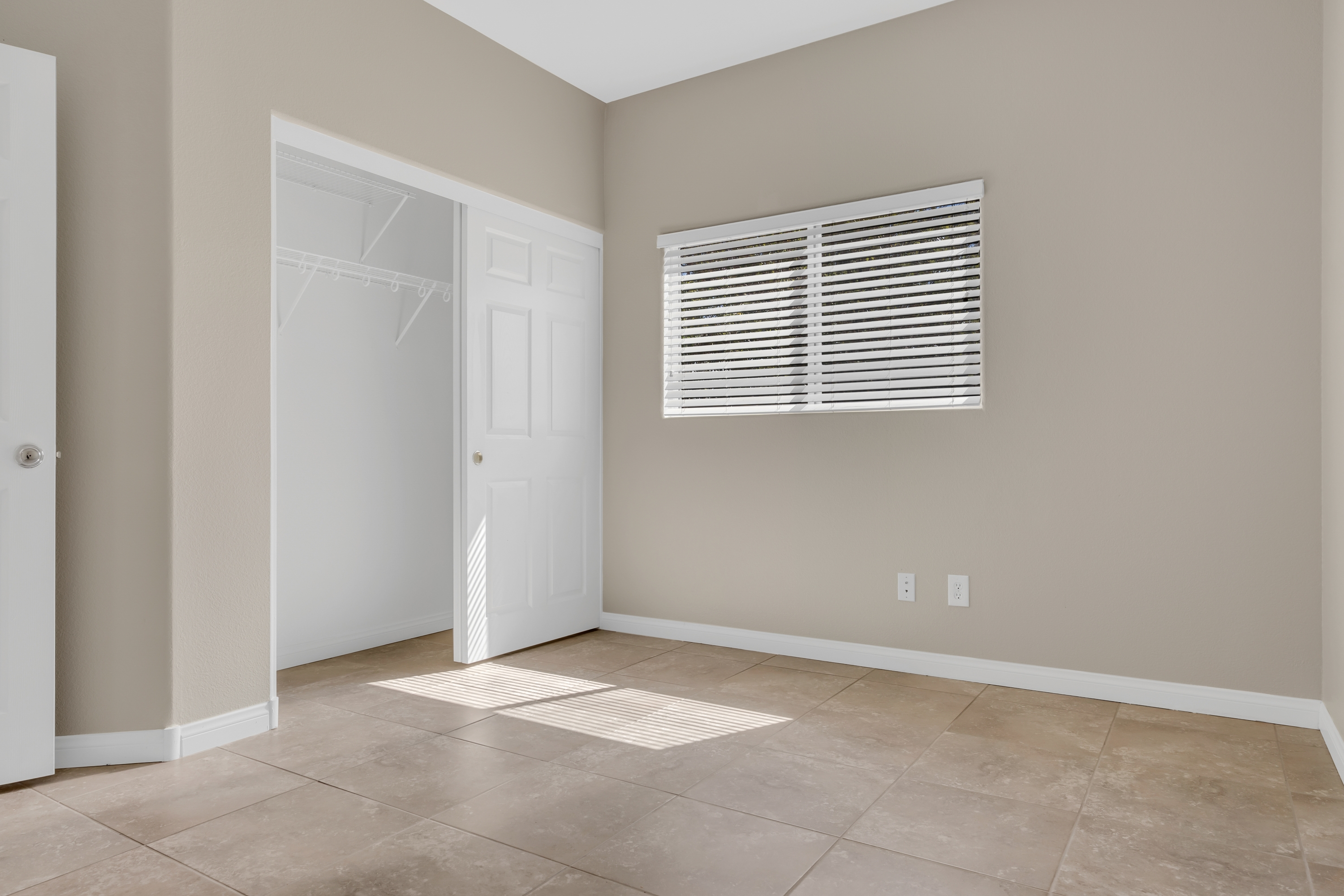 Property photo thumbnail 9