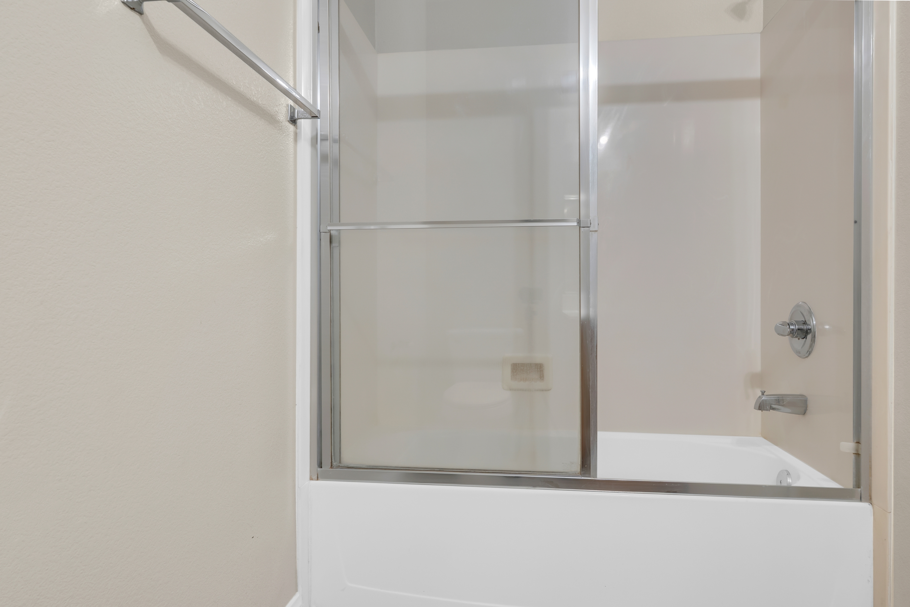 Property photo thumbnail 11