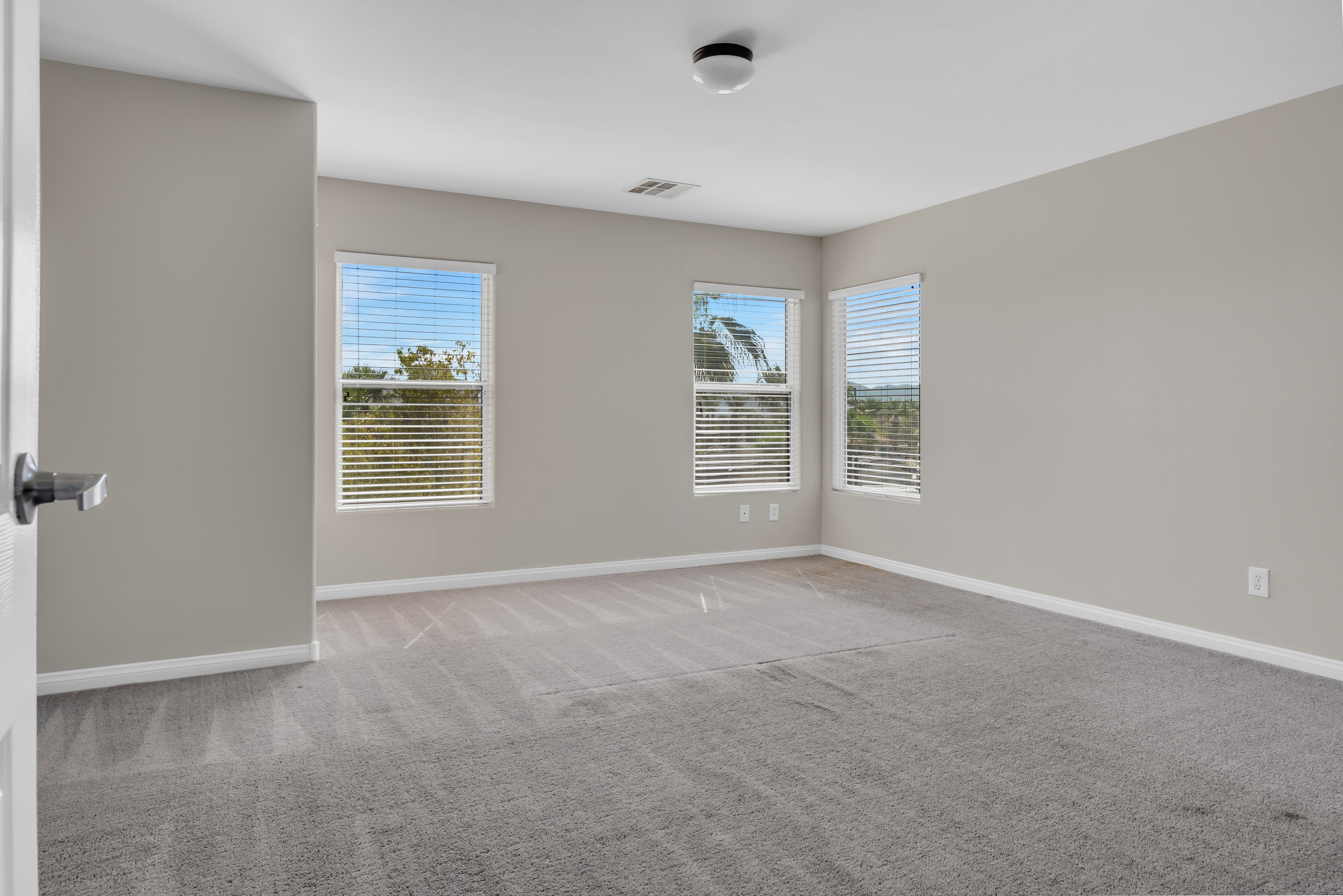 Property photo thumbnail 18