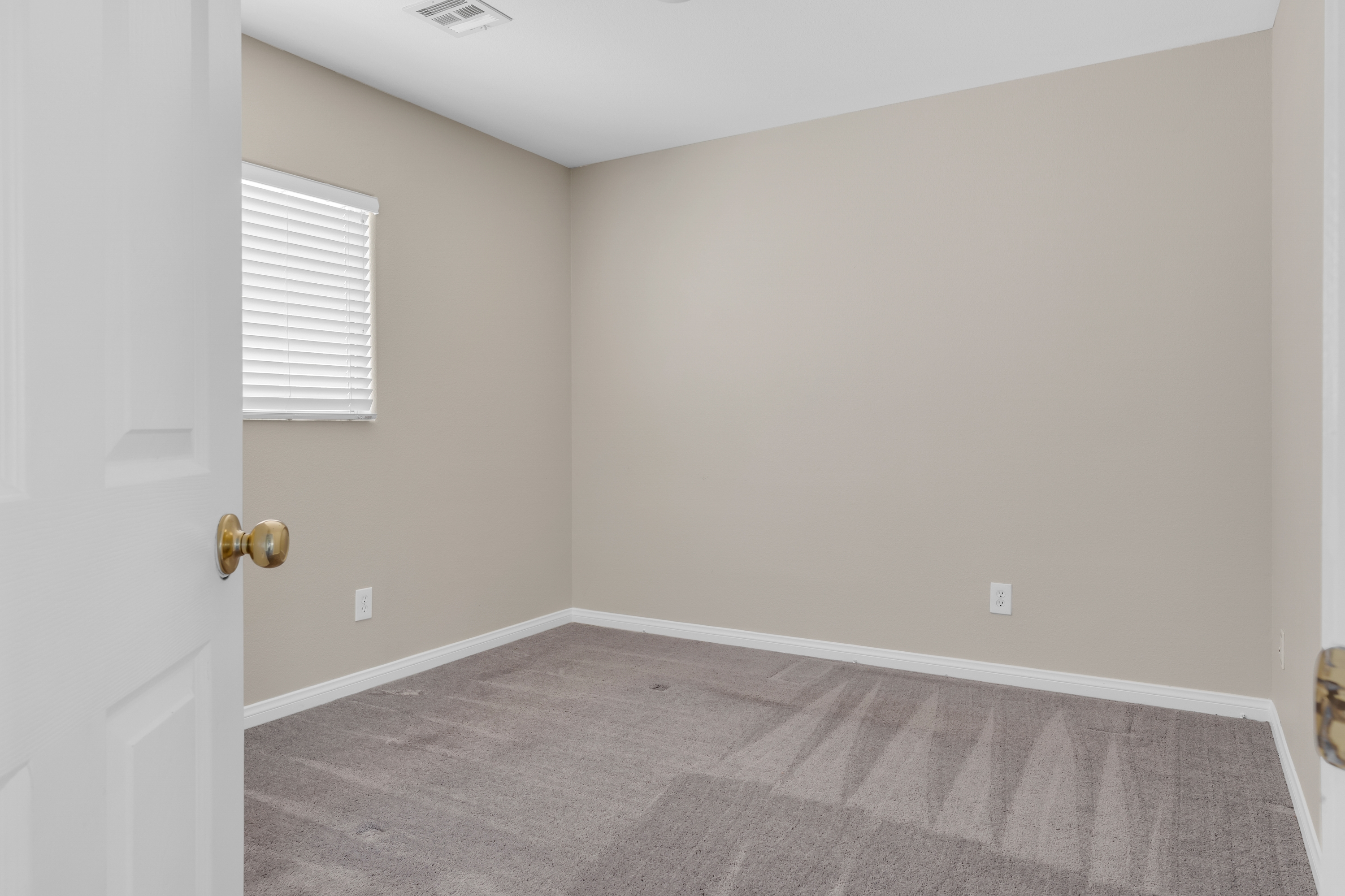 Property photo thumbnail 23
