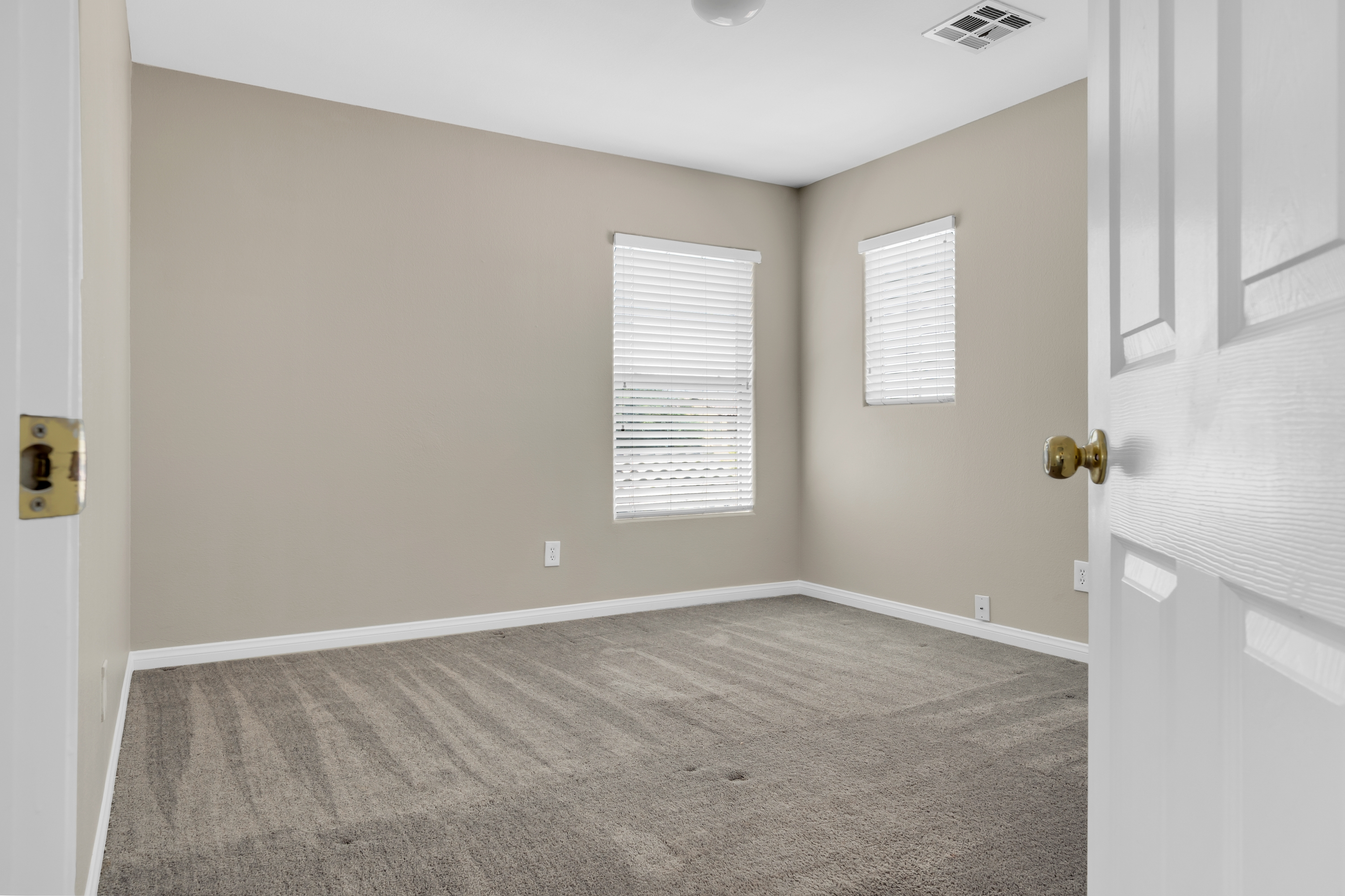 Property photo thumbnail 25