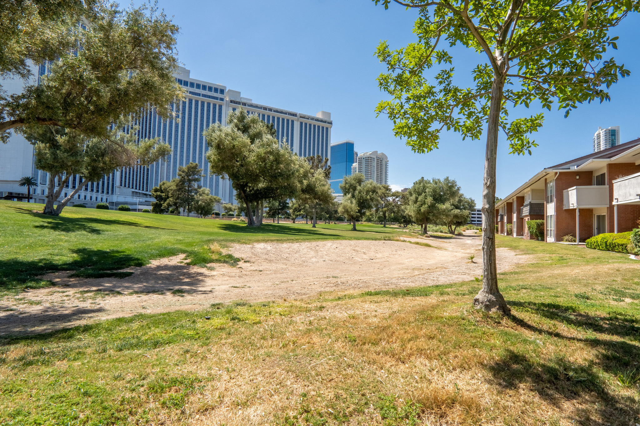 Property photo thumbnail 11