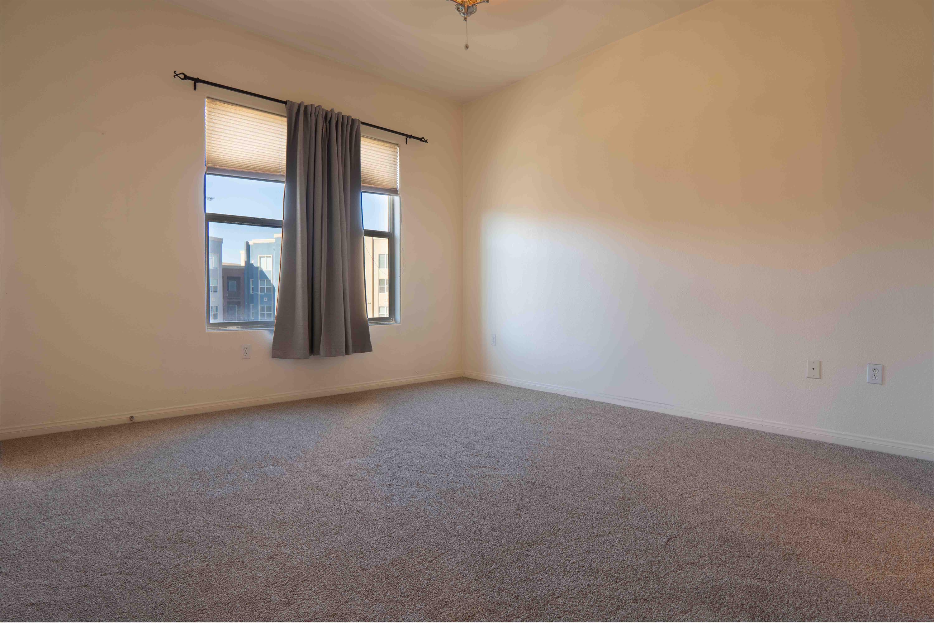 Property photo thumbnail 12
