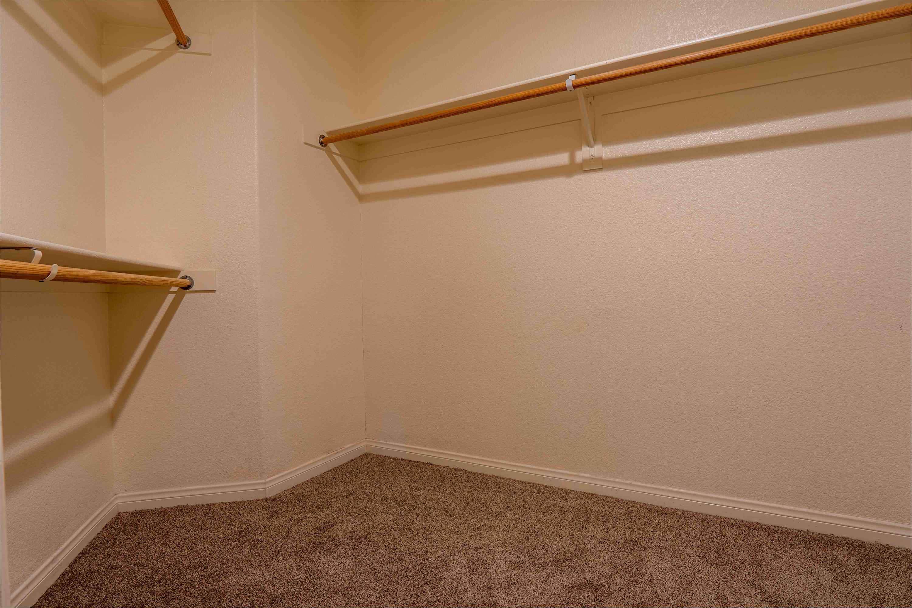Property photo thumbnail 16