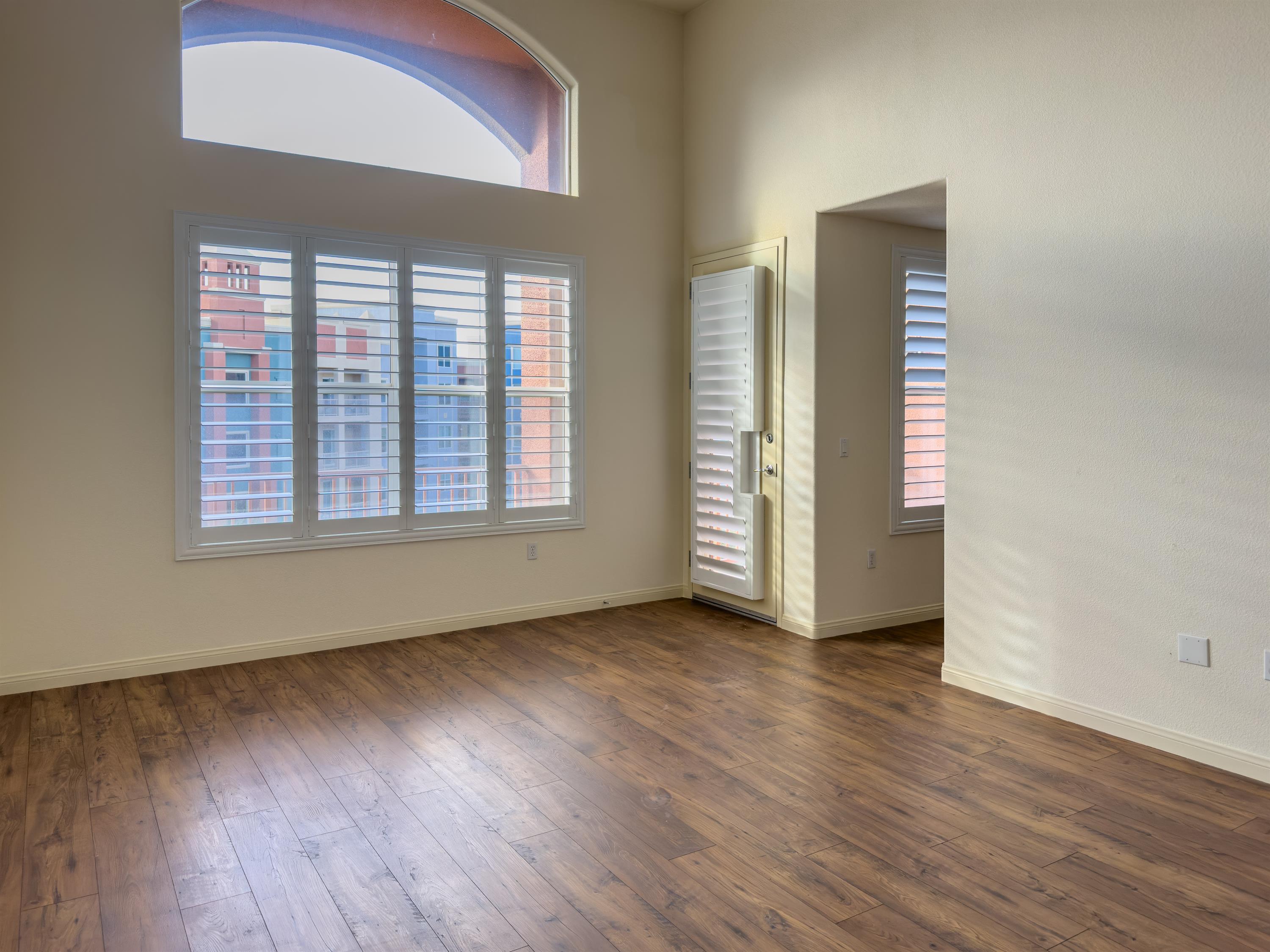 Property photo thumbnail 8