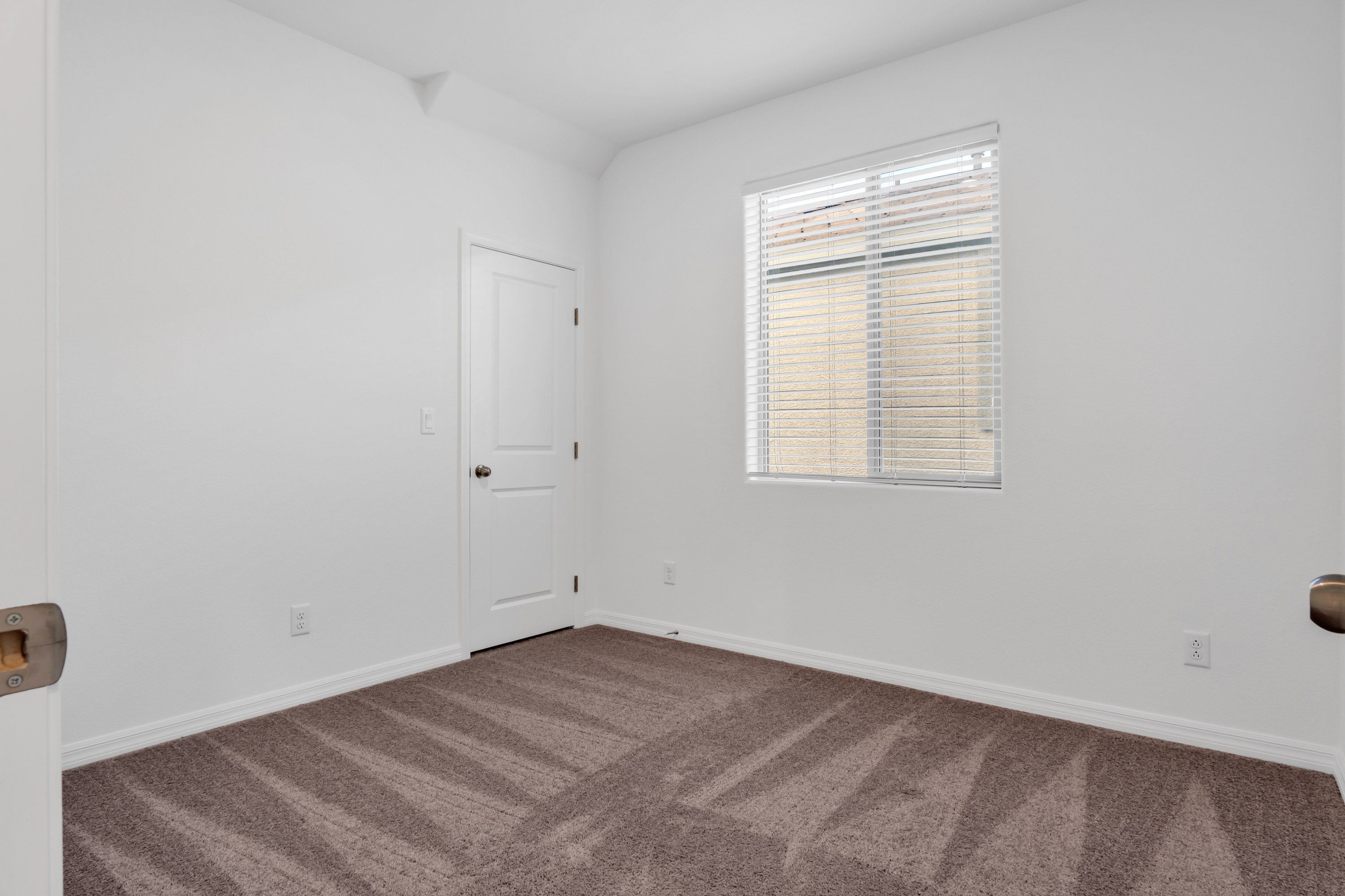 Property photo thumbnail 8