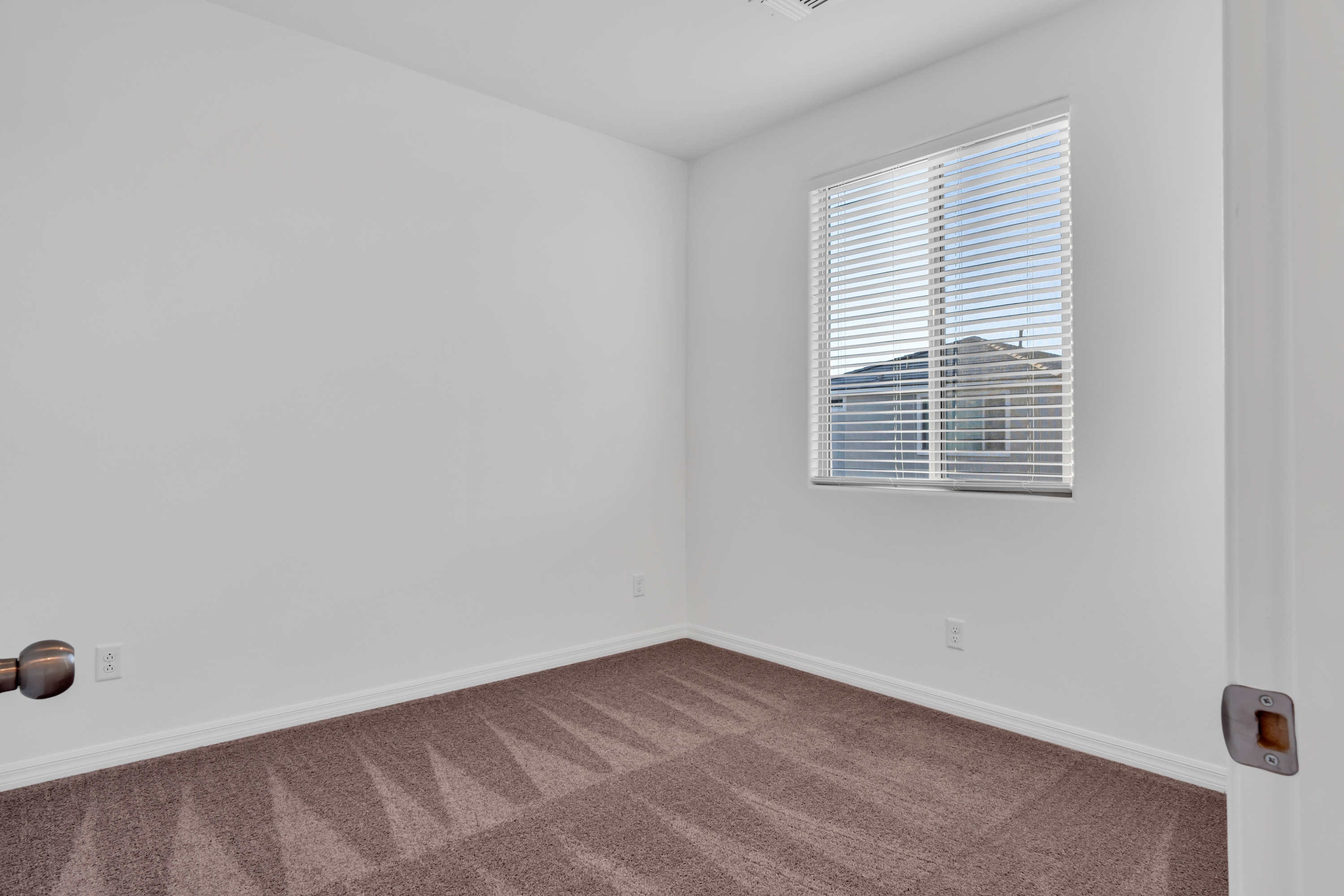 Property photo thumbnail 9