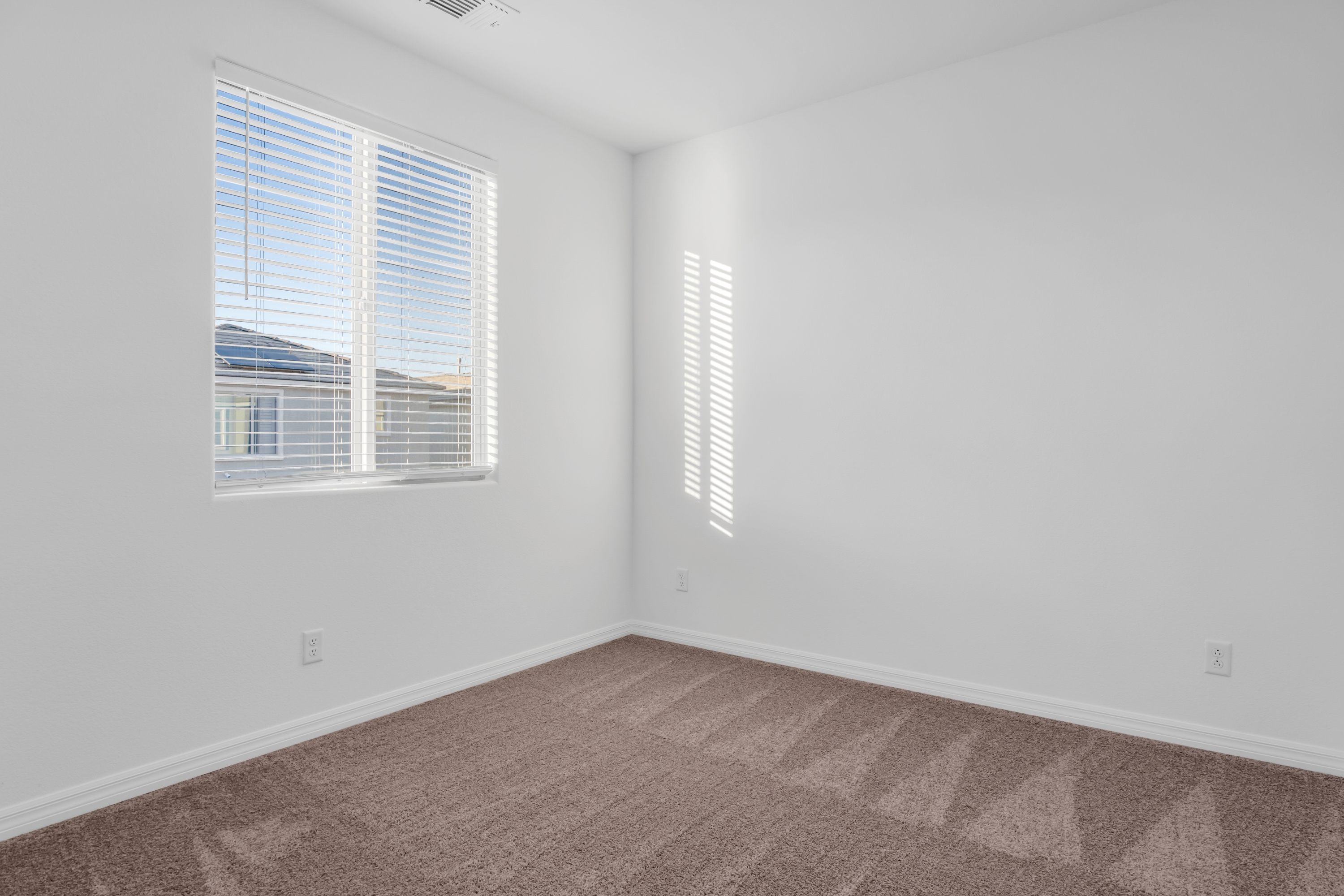 Property photo thumbnail 10
