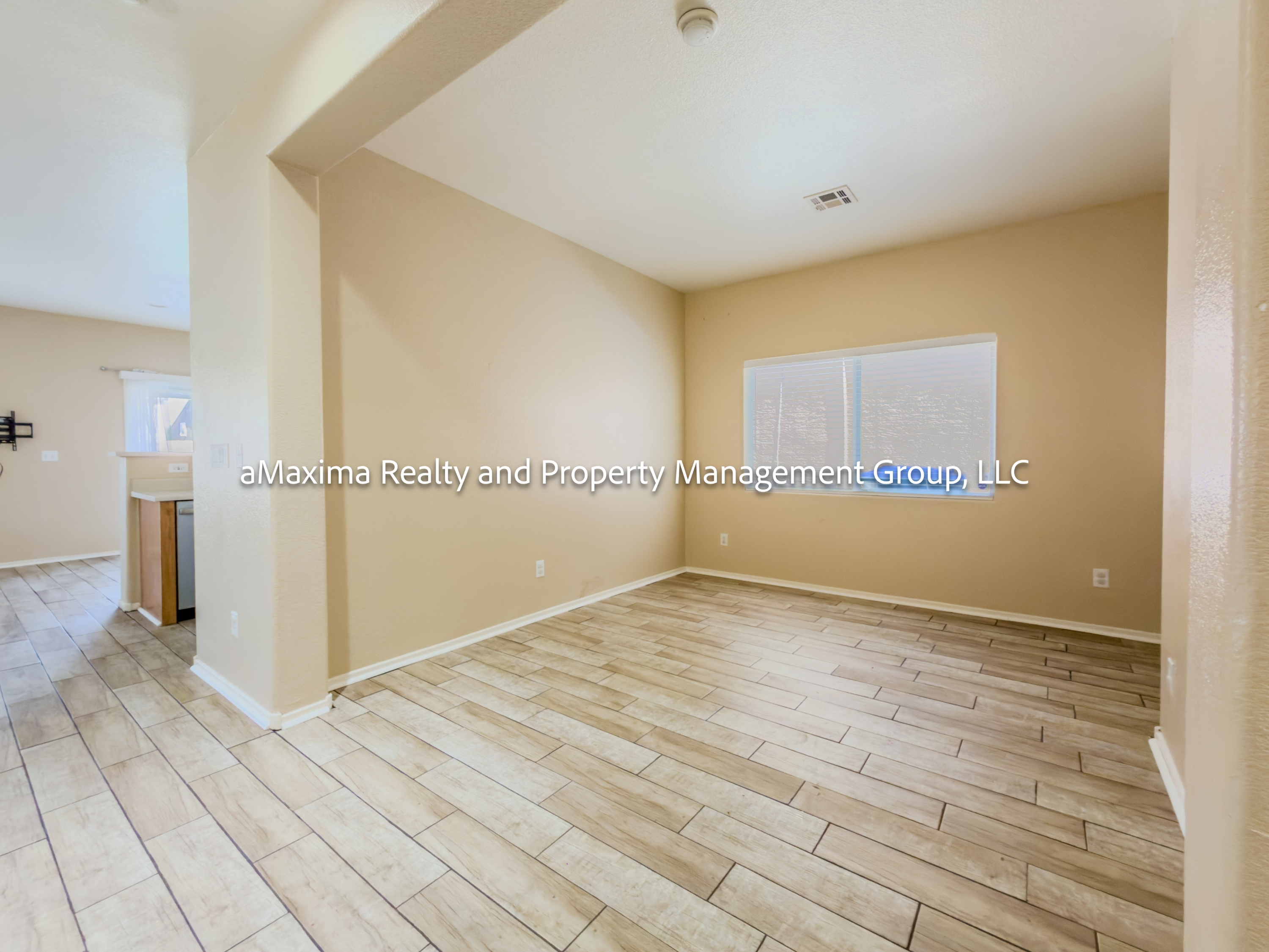 Property photo thumbnail 10