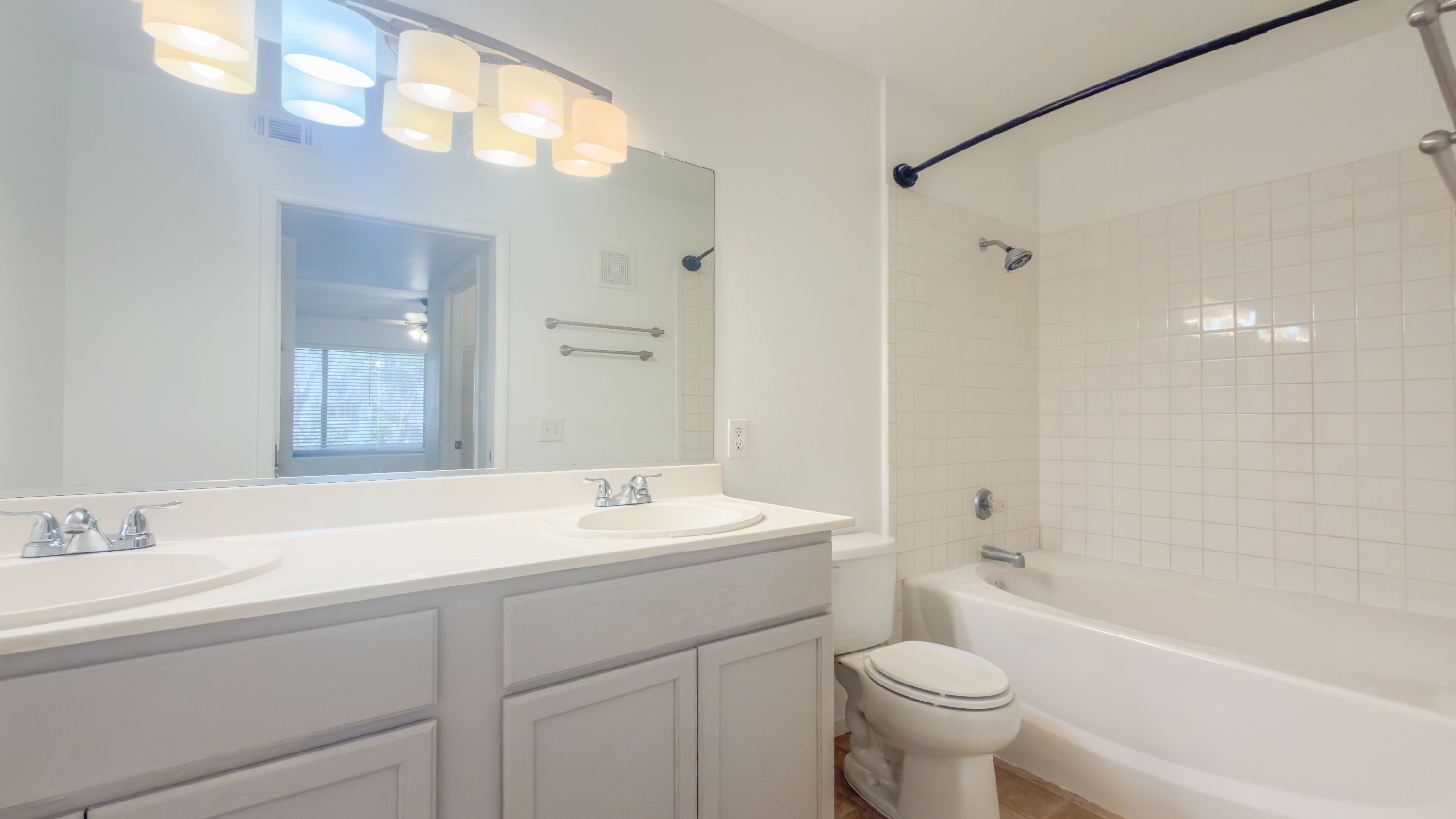 Property photo thumbnail 10